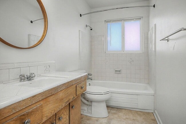 Building Photo - Rare 3 Bed, 2 Bath Home in Upper Seaside Cul-de-Sac with Spacious Yard