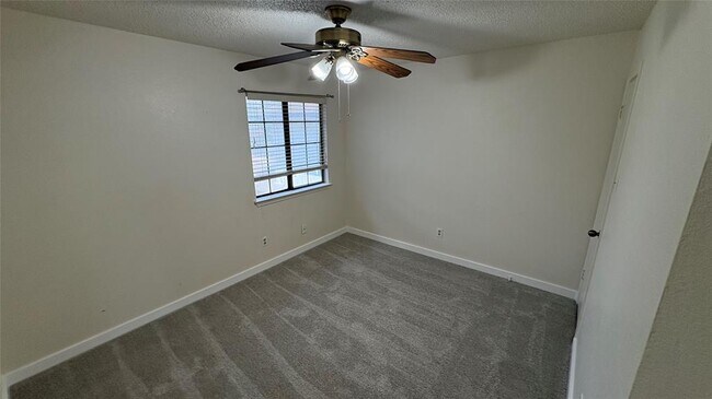 Building Photo - 4703 Saloma Pl