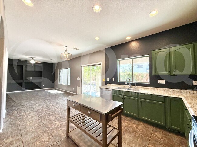 Building Photo - 3913 S Crosscreek Dr