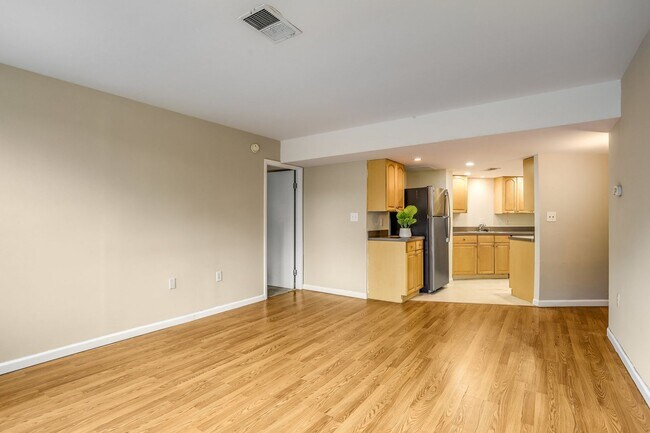 Building Photo - 1 Bedroom Meridian Hill Oasis - Parking Av...