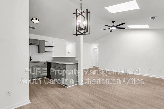 Building Photo - 9870 Levenshall Dr