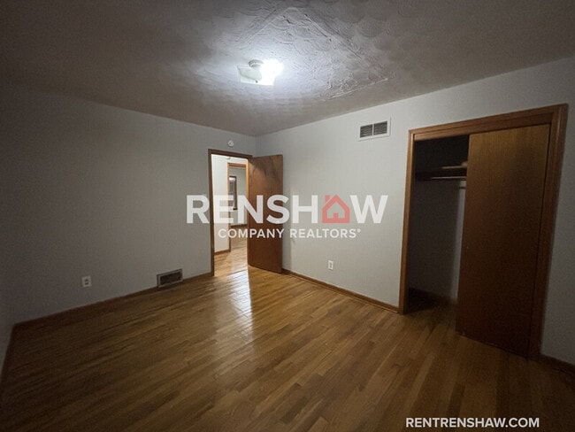 Building Photo - 4593 Wooddale Ave