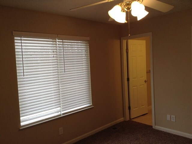 Building Photo - 2422 Hilliard Dr