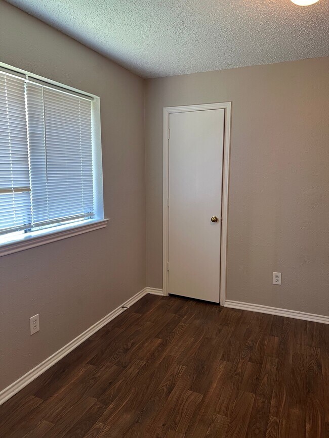 Building Photo - 11815 Garden Terrace Dr
