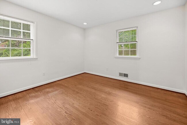 Building Photo - 4125 25th Pl N