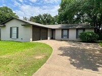 Building Photo - 2714 Buffalo Dr