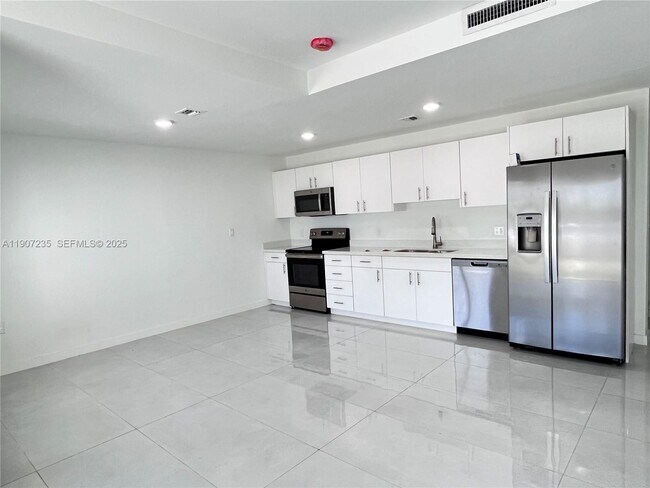 Building Photo - 14559 SW 261 St Ter