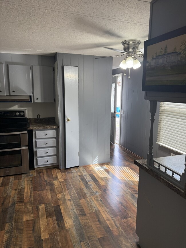 Building Photo - 225 Daniel St