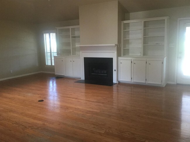Building Photo - 1303 Cedar Dr