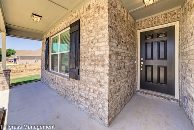 Building Photo - 4/2.5/2 New Construction in Broken Arrow!