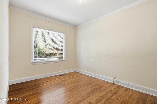 Building Photo - 3319 Pine St