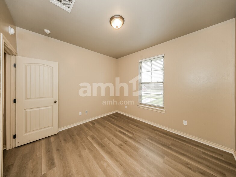 Building Photo - 8809 SW 46th St