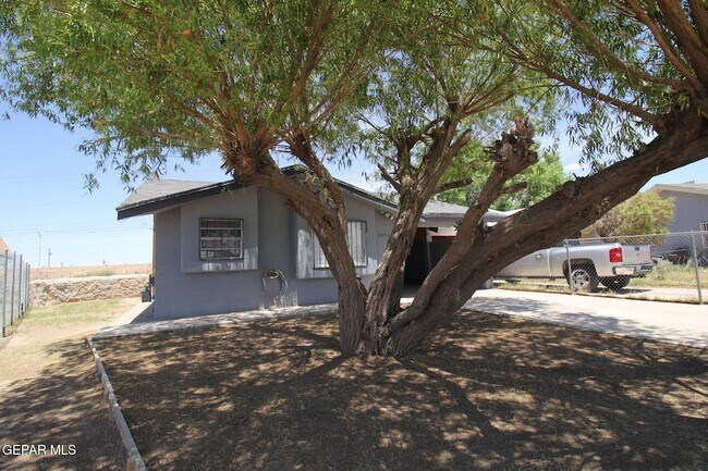 Building Photo - 9604 Gaza Dr