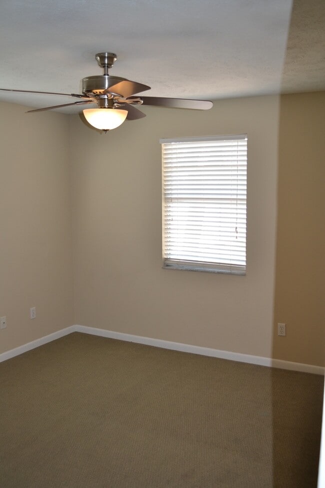 Building Photo - Lake Weir - Bird Island Rental - 5/3/2 Water Front Living at it's Best! **Available Soon**