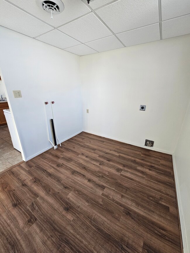 Building Photo - 2407 W 7th St