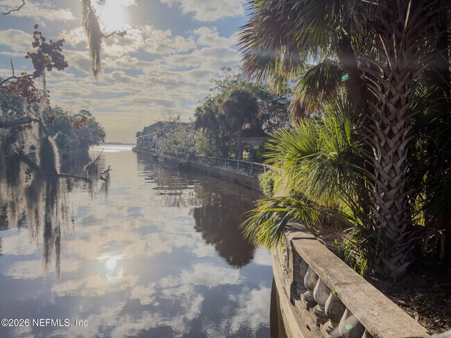 Building Photo - 2950 St Johns Ave