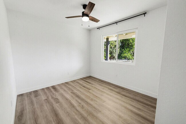 Building Photo - 201 Dorothy Ct