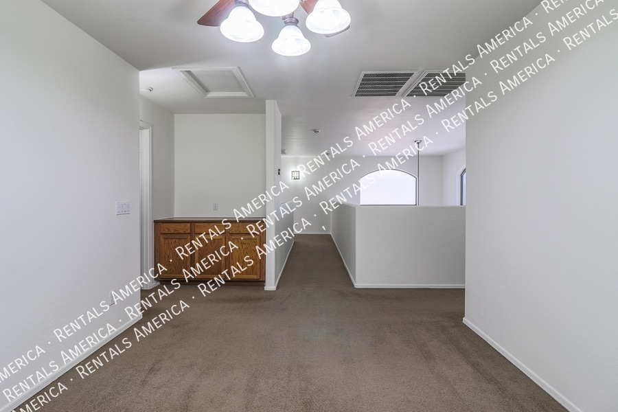 Building Photo - 10606 W La Reata Ave