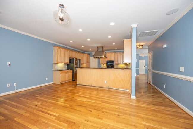Building Photo - 130 Alpine Ct