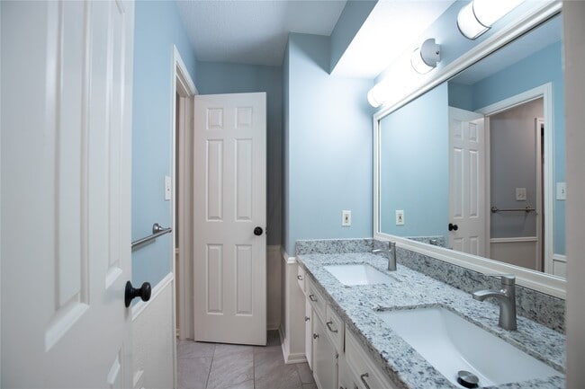 Building Photo - 9 Mallard Glen Pl