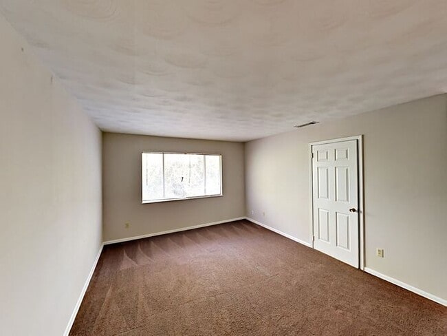 Building Photo - No Application Fees* $500 Off 1st months r...