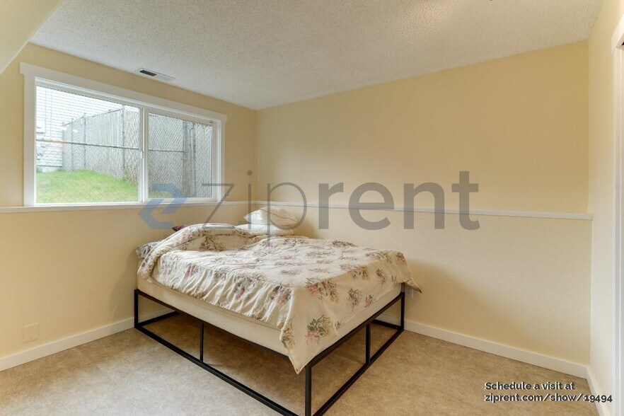 Building Photo - 5705 38th Ct SE