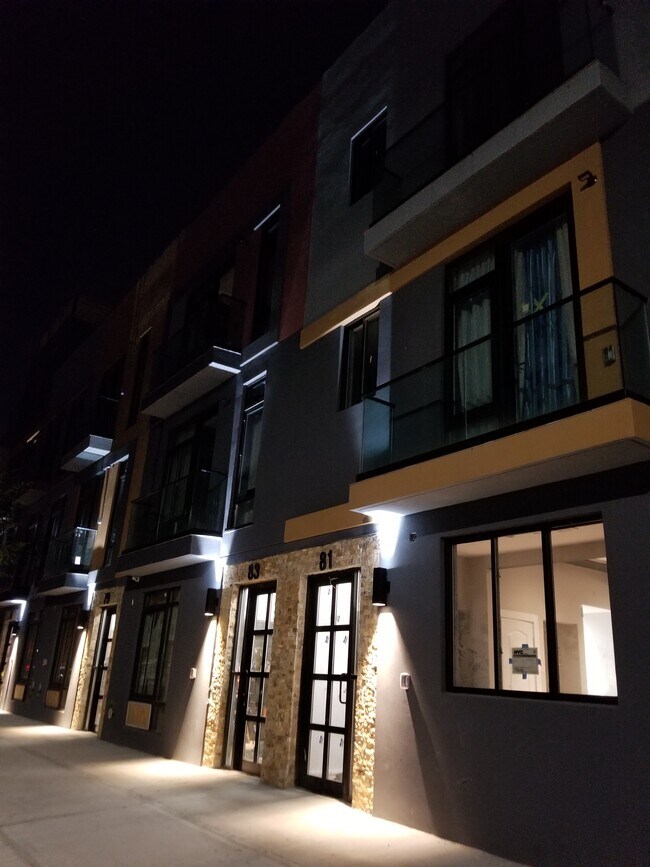 Building Photo - 83 Suydam Street