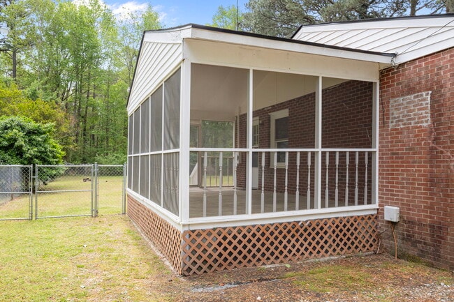 Building Photo - 110 Moore Rd