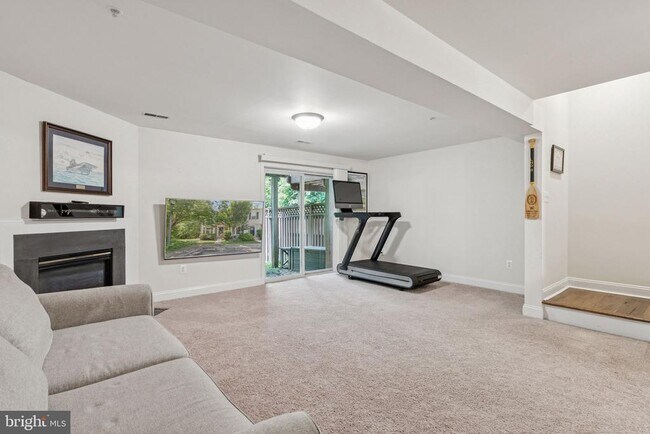 Building Photo - 856 Stonehurst Ct