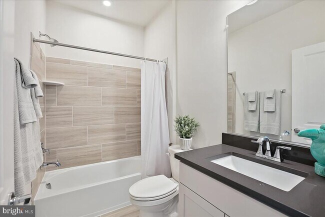 Building Photo - 12768 Sunrise Valley Dr