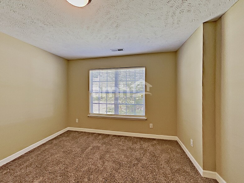 Building Photo - 141 Sundance Way