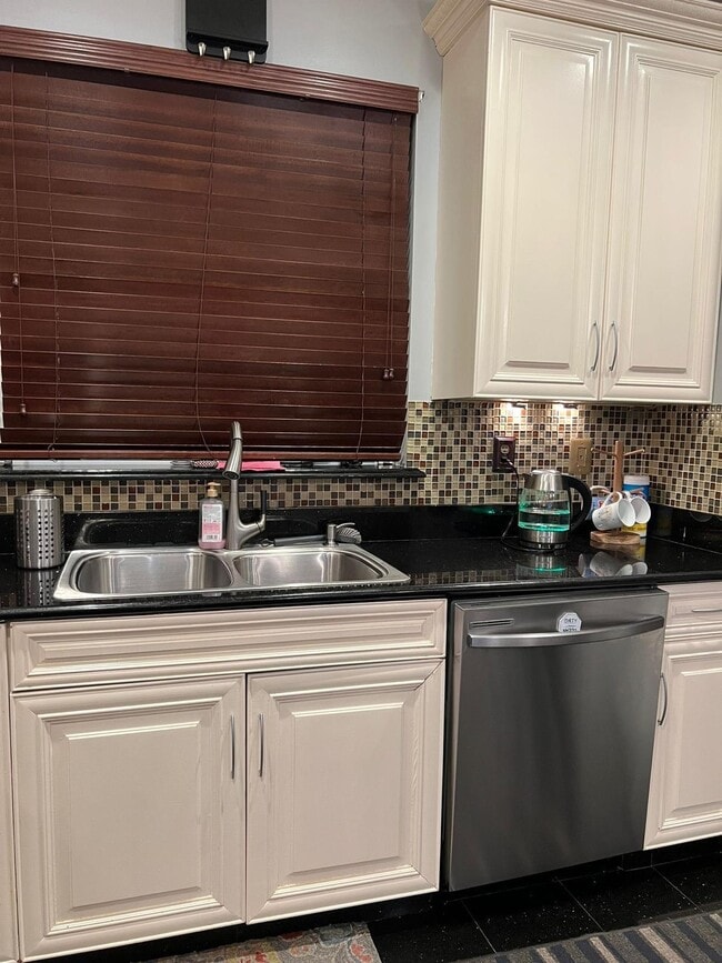 Building Photo - 93 Banyan Blvd