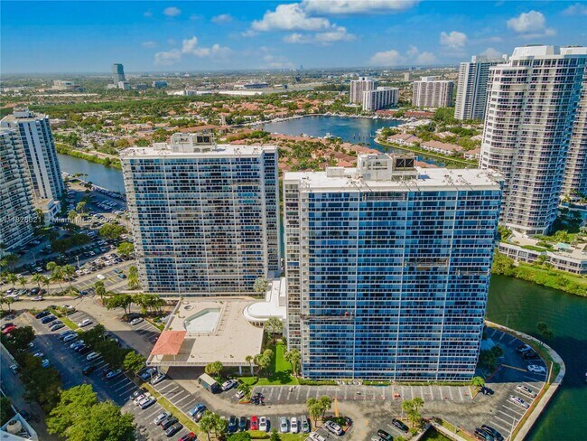 Building Photo - 20515 E Country Club Dr