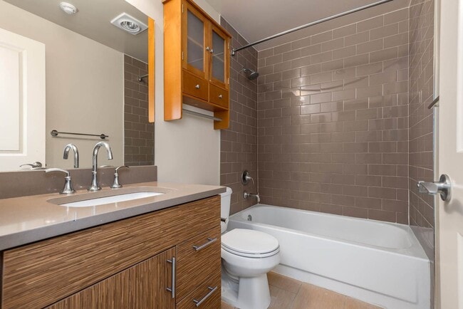 Building Photo - Updated Condo Close to Downtown Redmond and Microsoft!