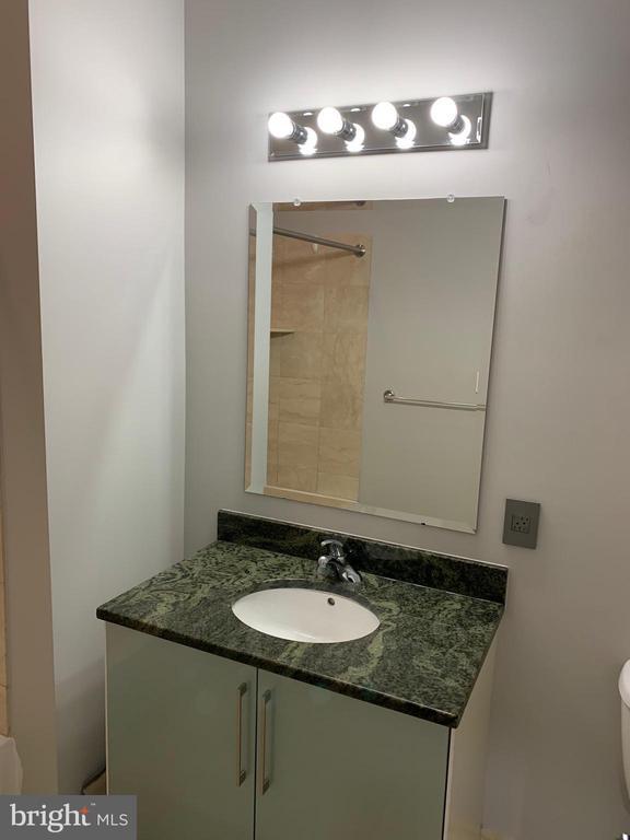 Building Photo - 901 N Penn St