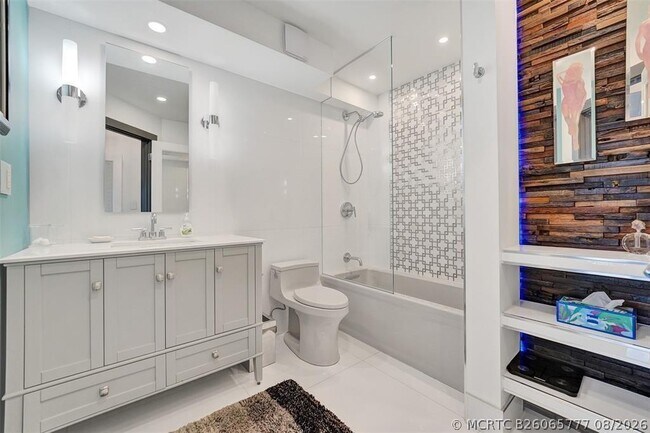 Building Photo - 2030 S Ocean Dr