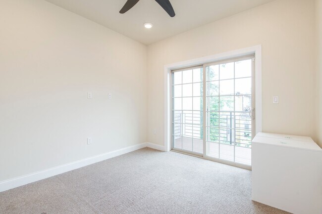 Building Photo - 1825 N Bouvier St