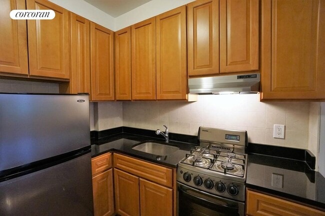 Primary Photo - 486 E 74th St