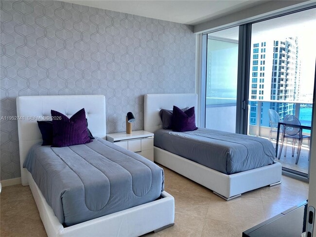 Building Photo - 200 Biscayne Blvd Way