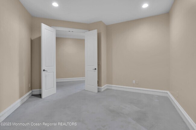 Building Photo - 1132 Oval Rd