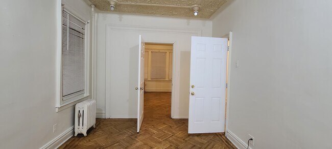 Building Photo - 29 ROOSEVELT Ave