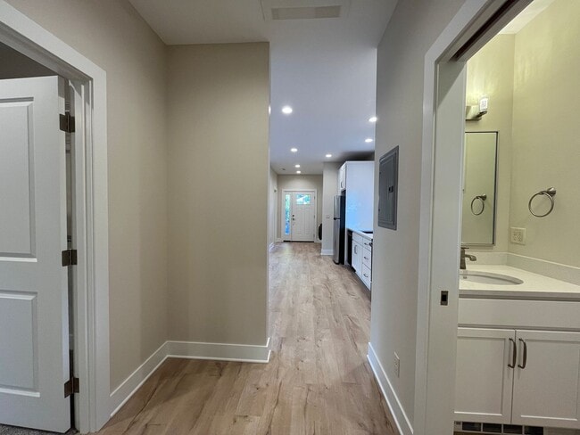 Building Photo - 3155 Dogwood Dr S