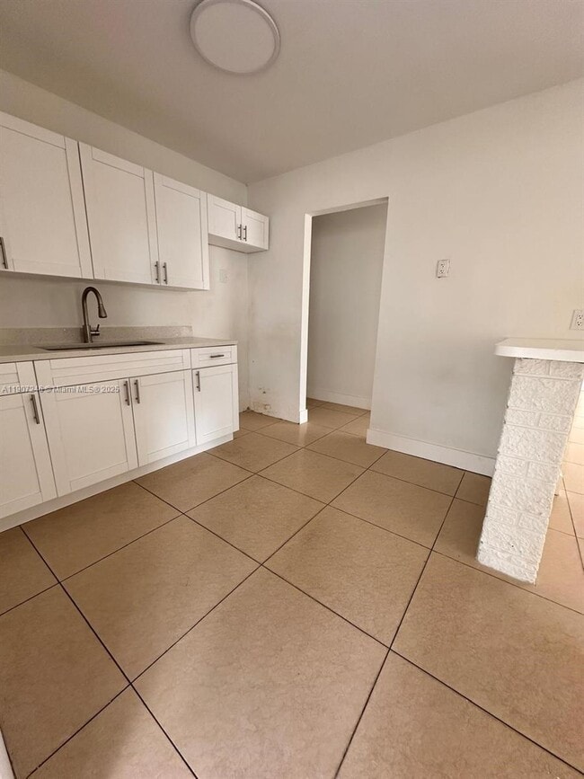 Building Photo - 633 NW 20th St