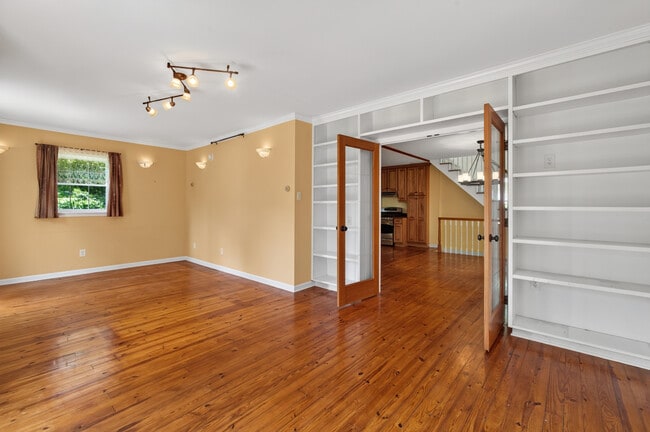 Building Photo - 1164 E Schuylkill Rd