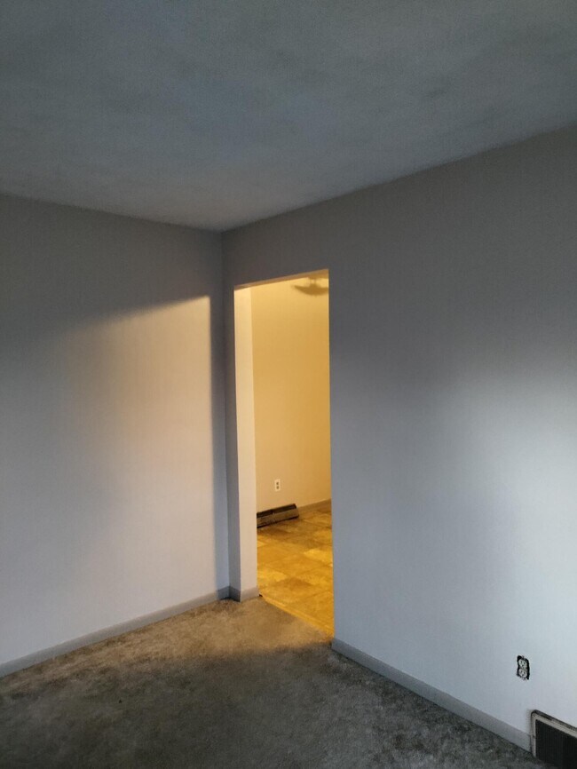 Building Photo - 1405 Pearl Ave