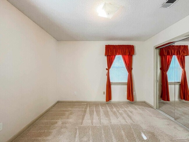 Building Photo - 5527 Sunburst Ln