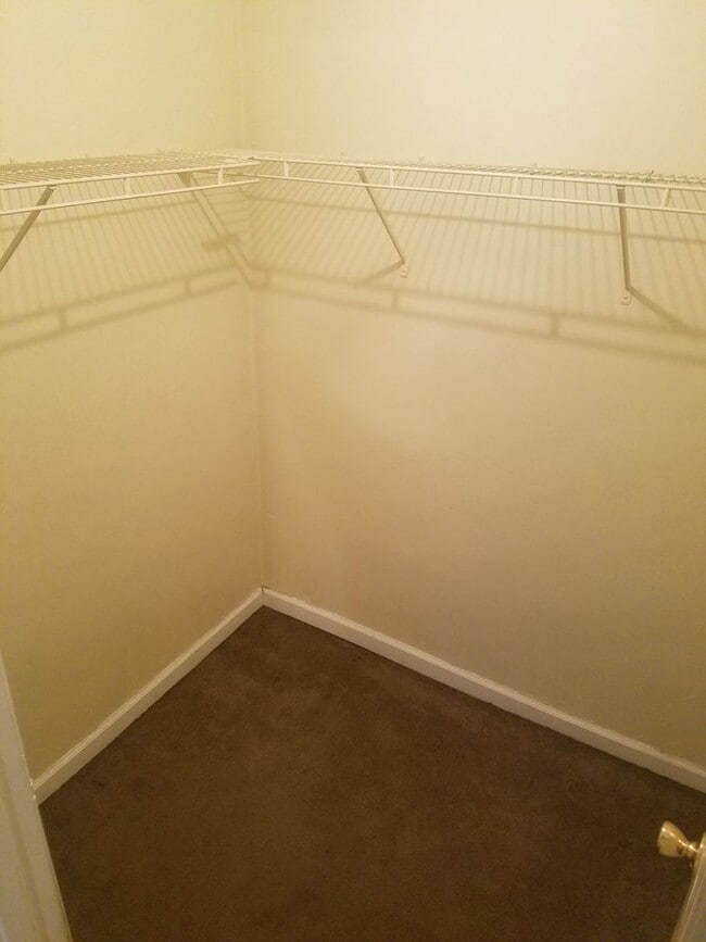 Building Photo - 3/2 Townhouse off Blairstone Road, Right By Governors Square Mall!