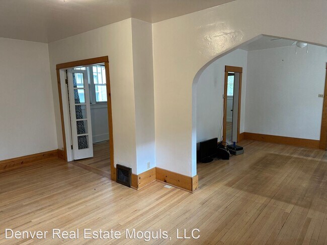 Building Photo - 3 br, 2 bath House - 1034 S. Corona St.