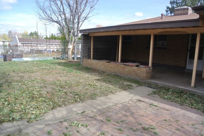 Building Photo - 2 bedroom/1 bathroom