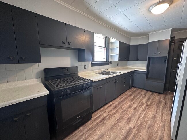 Building Photo - 1018 Chandler-